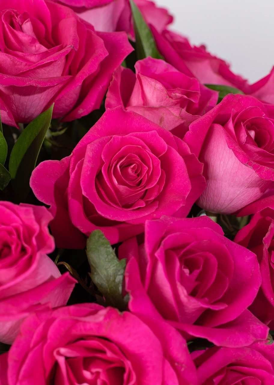 Arreglo de 50 rosas rosa con mini foto - Imagen 2